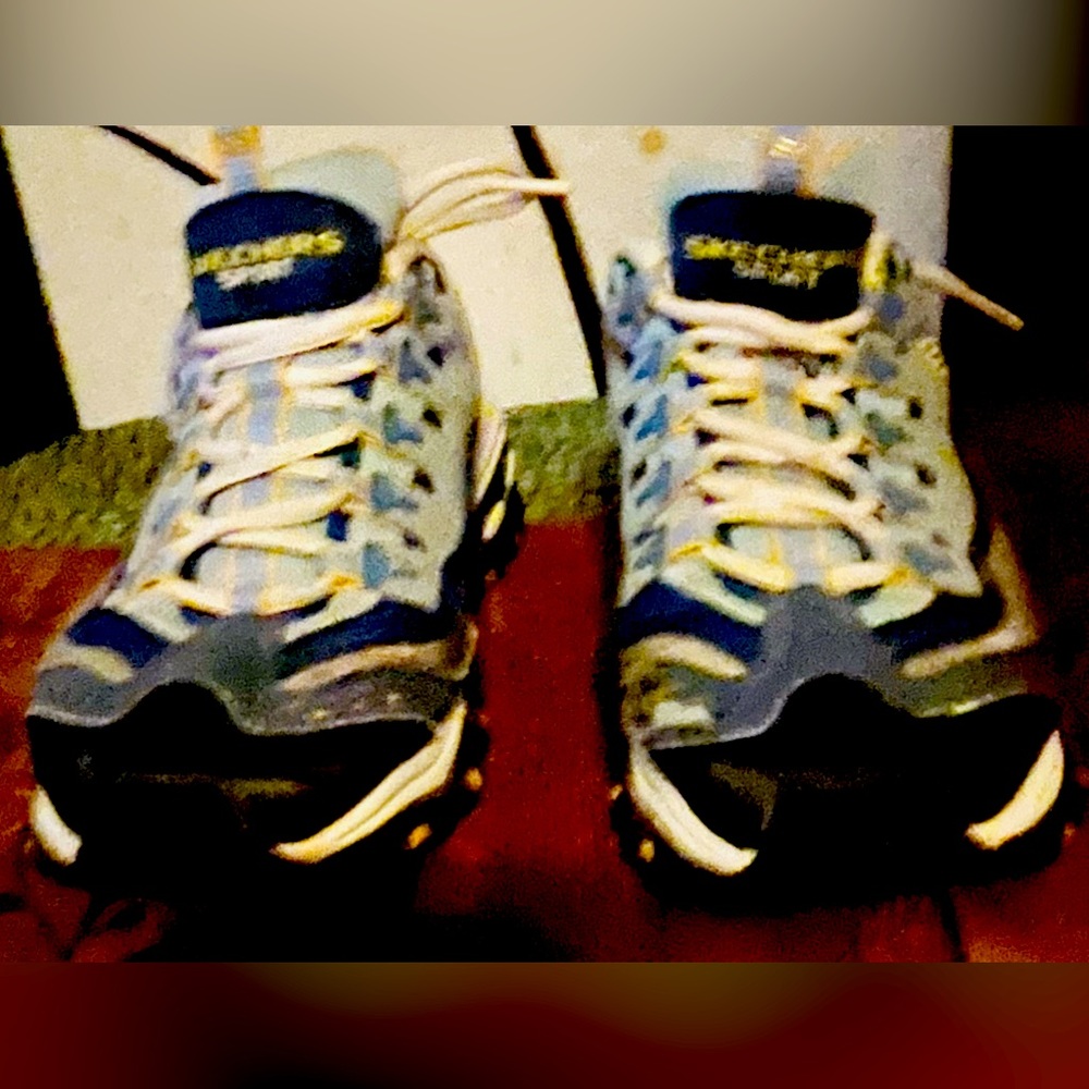 Skechers Size 8 Black, Gray, Blue
